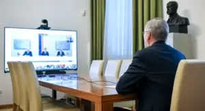 Petr Fiala při videokonferenci