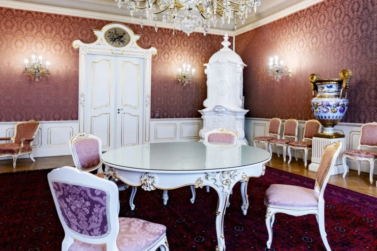 Růžový salonek v Kolovratském paláci