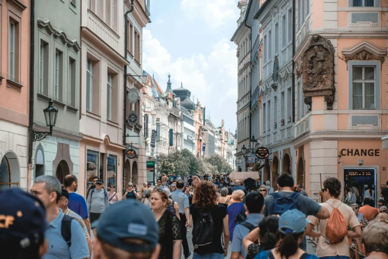 Turisté centrum Prahy