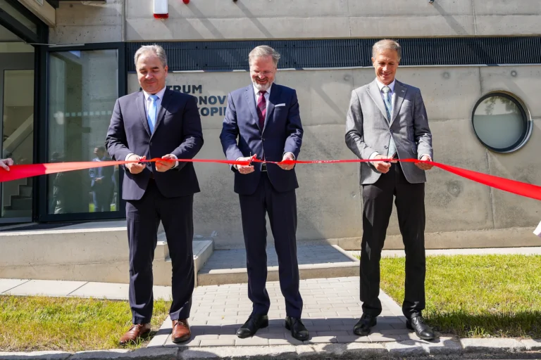 Premiér Fiala otevření Mikroskopového centra