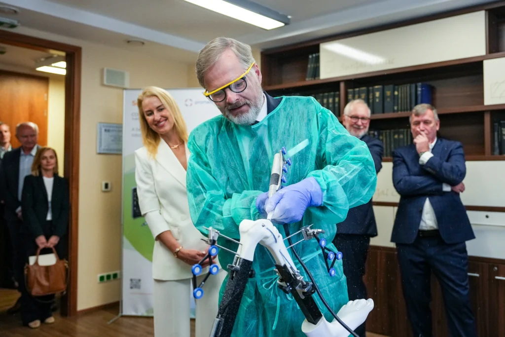 Petr Fiala a ortopedický robot