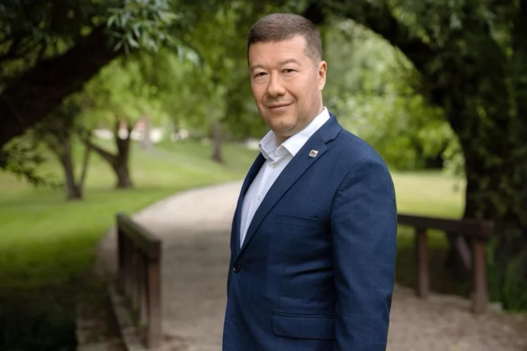 Tomio Okamura