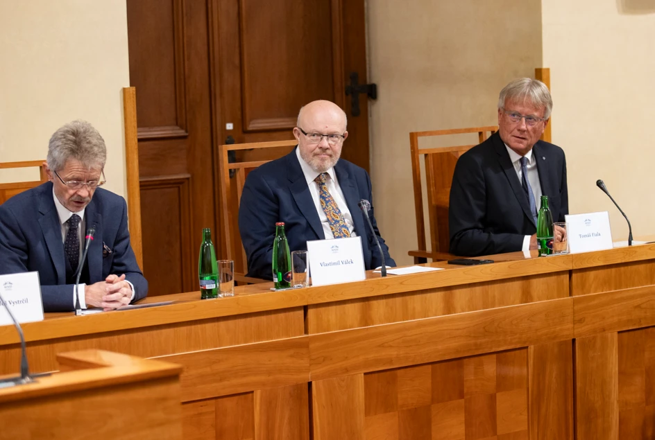 Vlastnimil Válek v Senátu