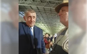 Babiš a Miko na letišti