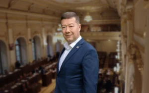 Okamura sněmovna