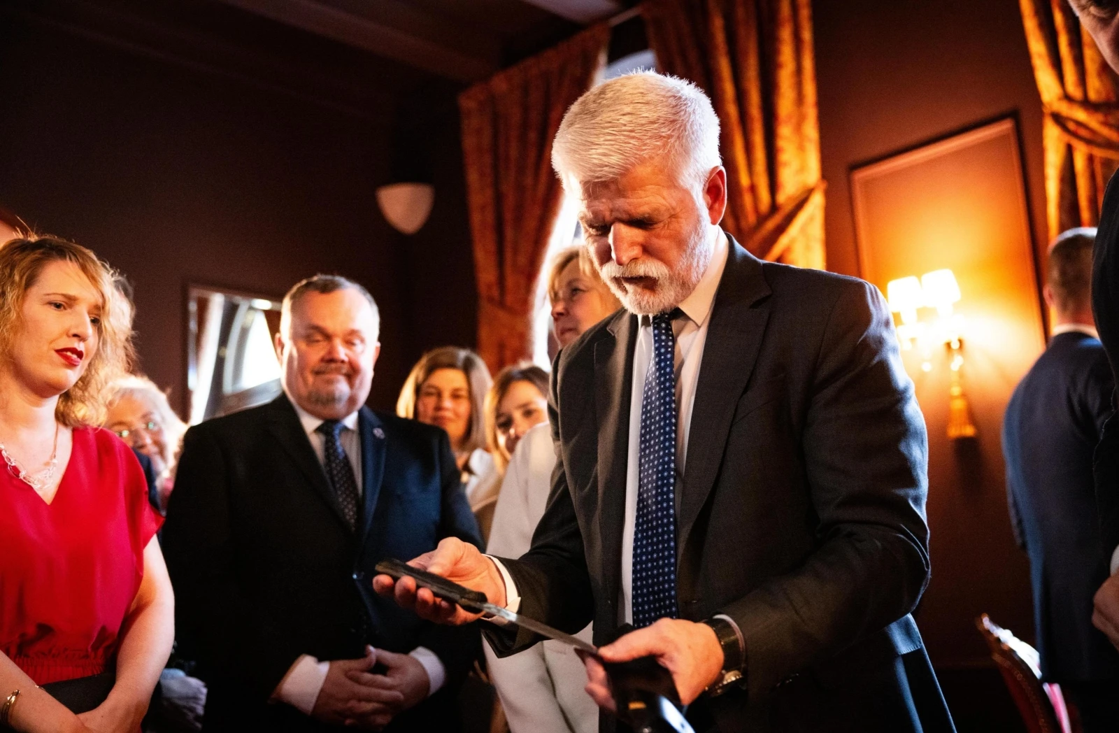 Petr Pavel nůž dar