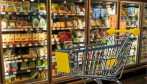 Nákupní košík v supermarketu