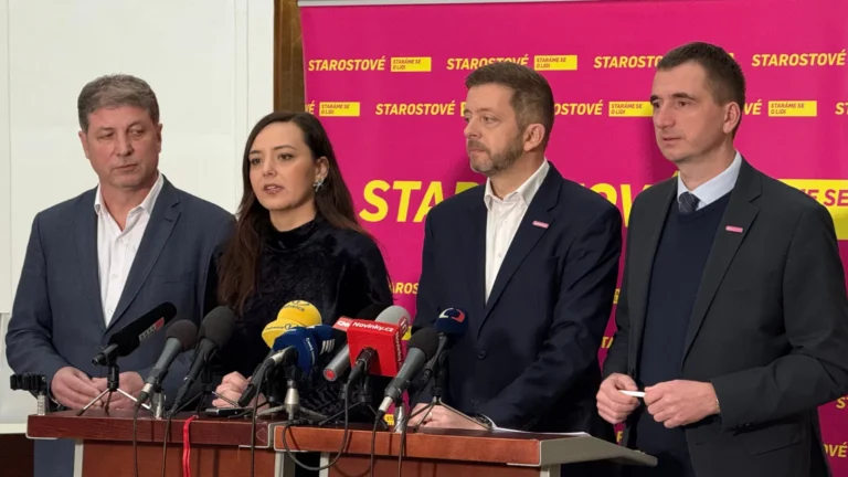 Starostové ve Sněmovně tisková konference