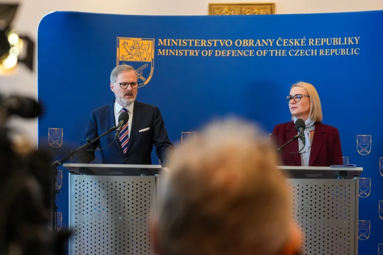 Petr Fiala a Jana Černochová tisková konference MO