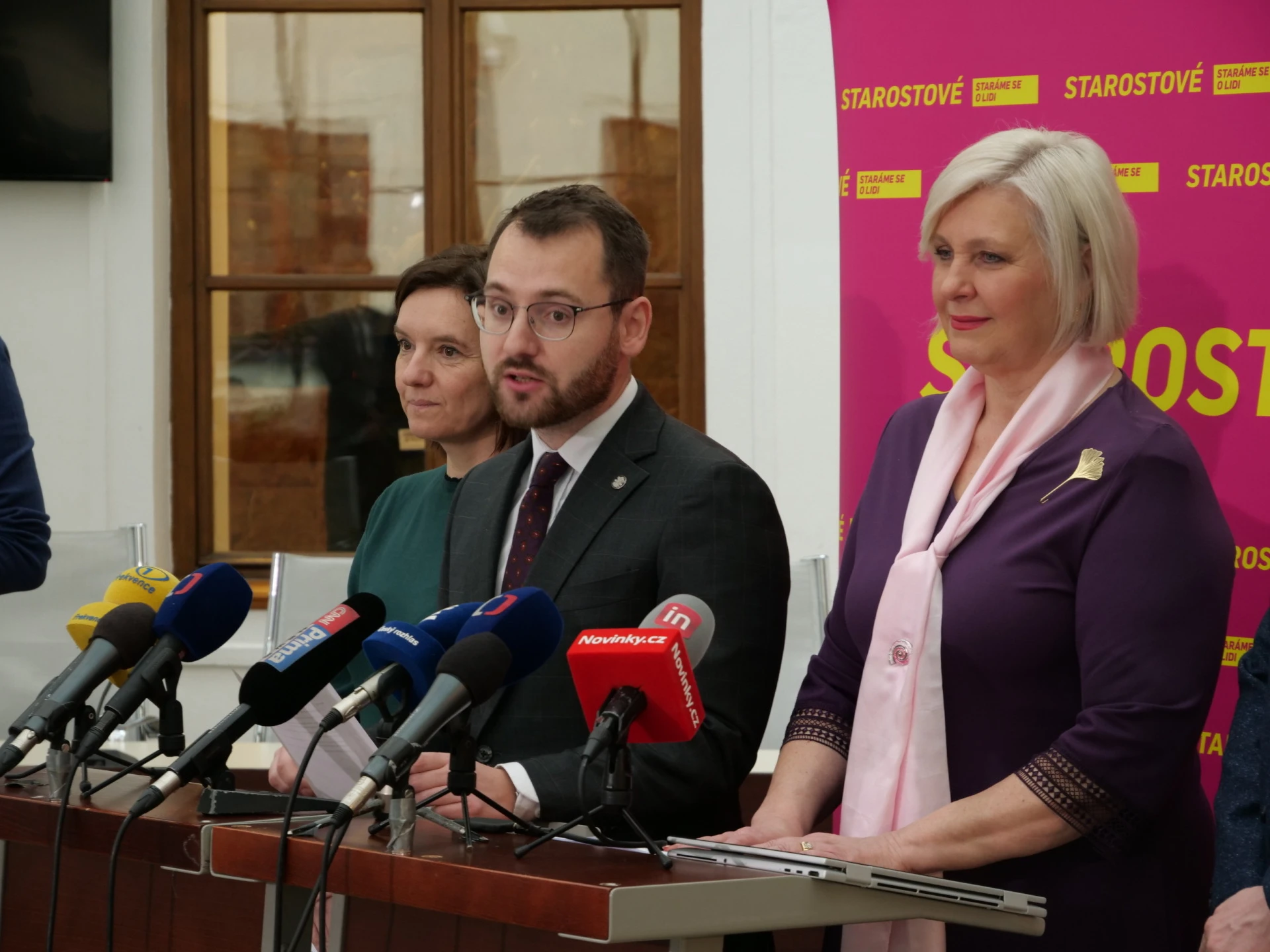 Poslanci Starostové