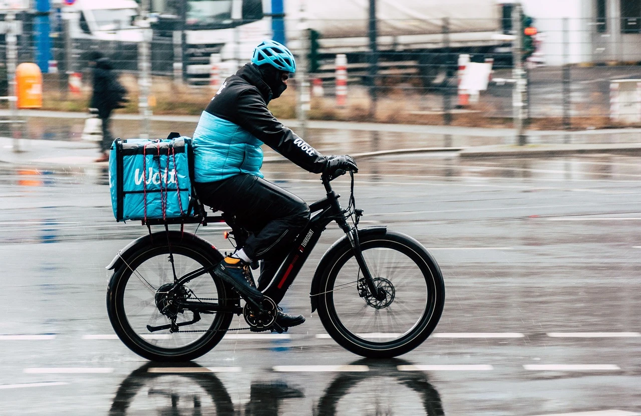rain, delivery service, courier, delivery, bicycle messenger