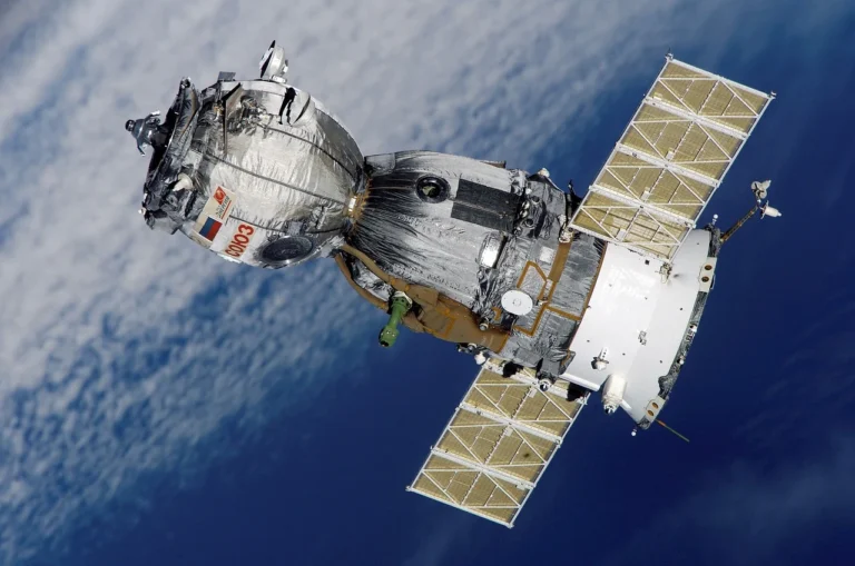 satellite, spacecraft, space, outer space, soyuz, spaceship, space station, orbital station, orbital space station