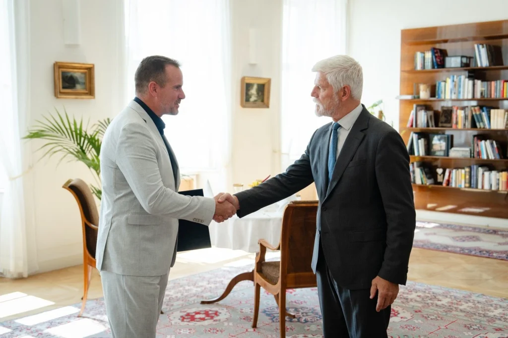 Prezident Petr Pavel při setkání s Karlem Řehkou na Pražském hradě
