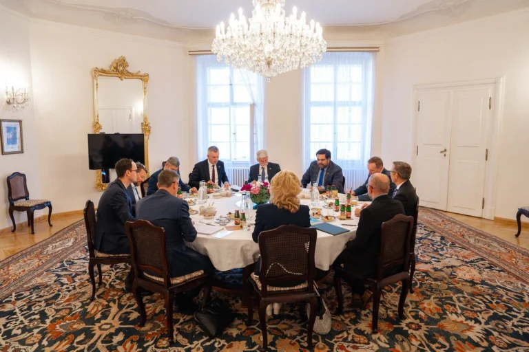 Prezident Petr Pavel s experty na veřejné finance na Pražském hradě