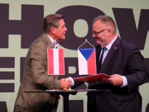 Ministři dopravy Česka a Rakouska po podpisu deklarace