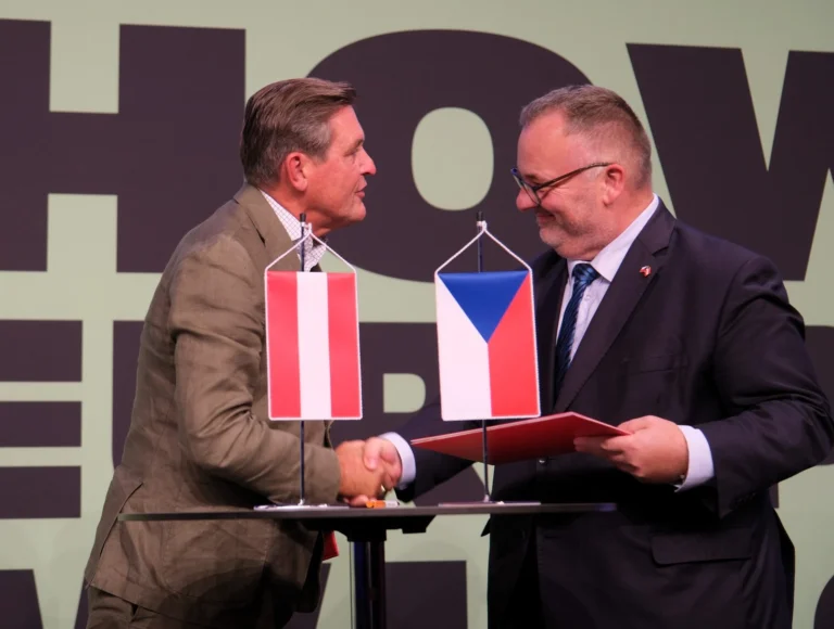 Ministři dopravy Česka a Rakouska po podpisu deklarace