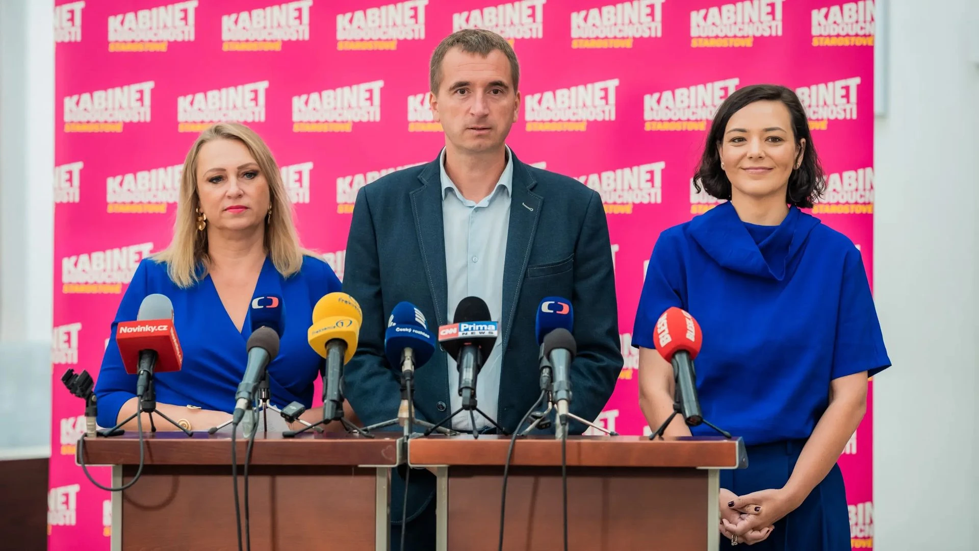 Zástupci stínové vlády hnutí STAN na tiskové konferenci